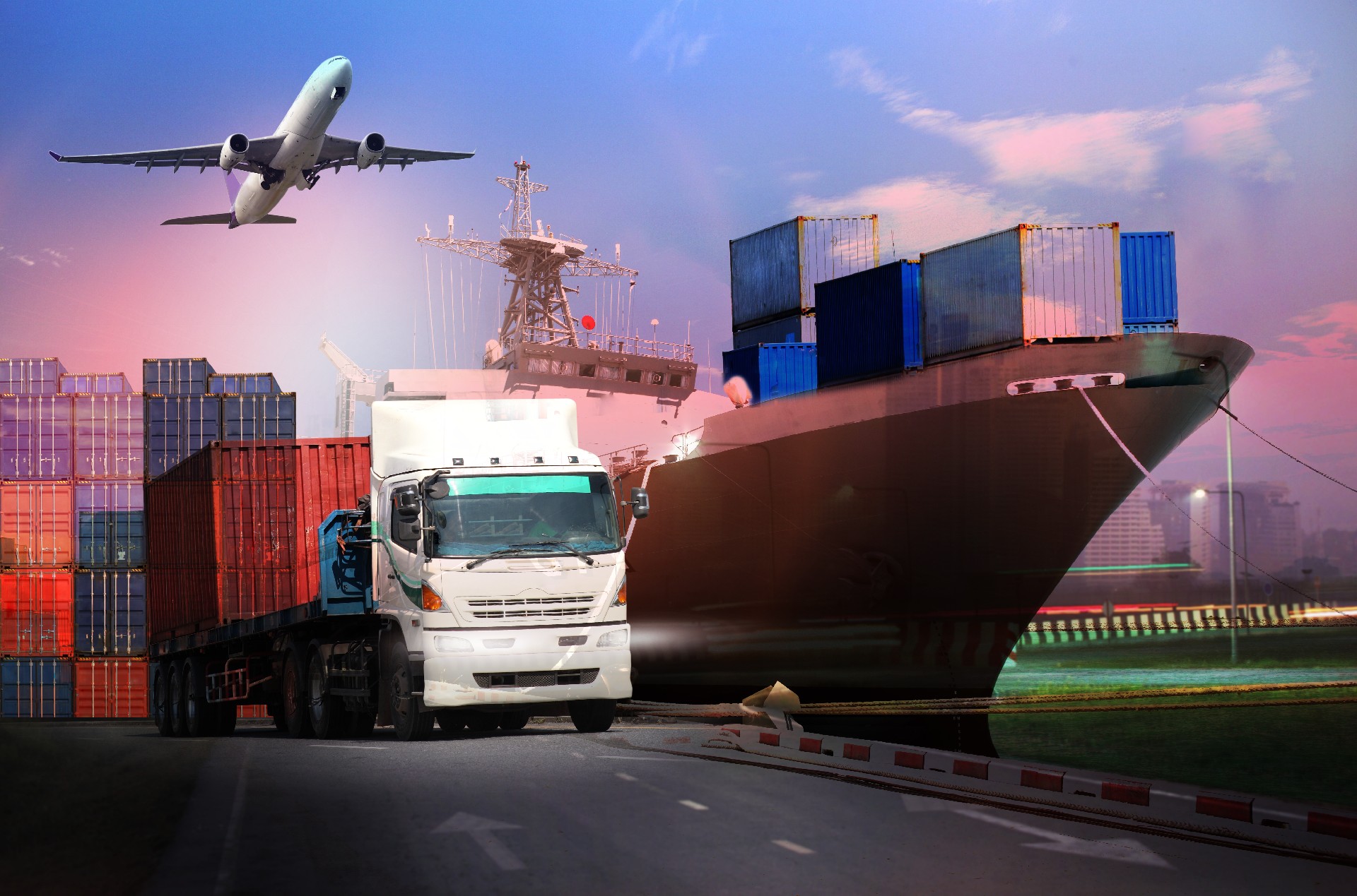 运输、进出口和物流概念、集装箱卡车、港口船舶和运输中的货运飞机以及进出口商业物流、航运业 .jpg
