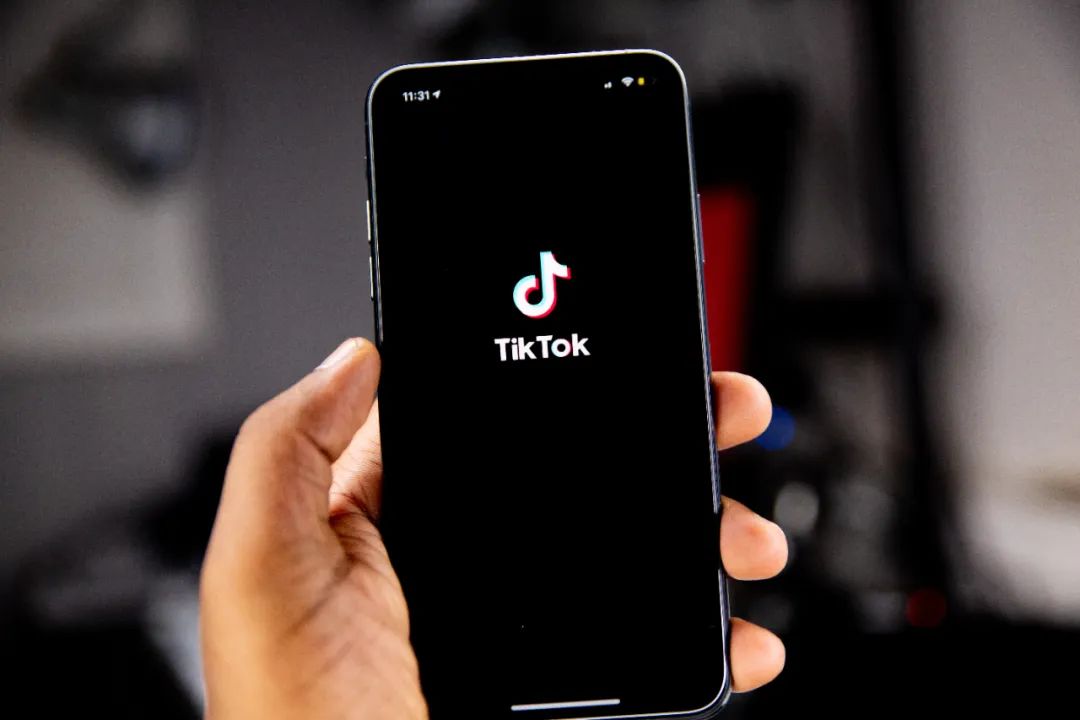​TikTok测试新AI工具，可自动识别视频中商品并引导购买 | 跨境焦点